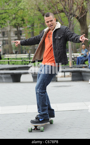 Mark Salling sur emplacement pour GLEE Saison 2 Tournage sur emplacement dans Washington Square Park, West Village, New York, NY Le 29 avril 2011. Photo par : Kristin Callahan/Everett Collection Banque D'Images