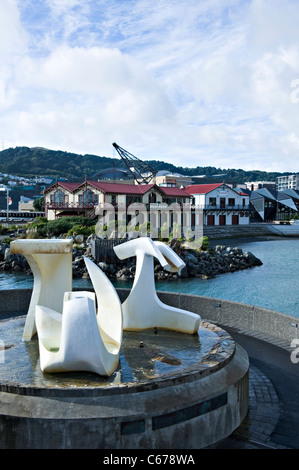 La fontaine de l'albatros la lagune à Frank Kitts Park Jervois Quay Wellington New Zealand North Island Banque D'Images