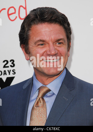 John Michael Higgins aux arrivées pour FX Network Series Premiere de Wilfred et la Saison 2 Lancement de Louie, Arclight Hollywood, Los Angeles, CA, 20 juin 2011. Photo par : Elizabeth Goodenough/Everett Collection Banque D'Images