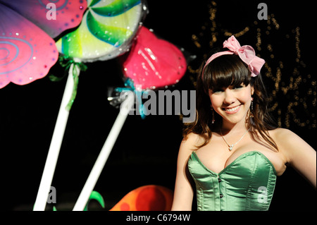 Claire Sinclair aux arrivées de 6e partie Kandyland, la Playboy Mansion, Los Angeles, CA, 25 juin 2011. Photo par : Sara Cozolino/Everett Collection Banque D'Images