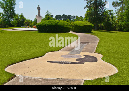 Jim Reeves Memorial Park, statue de la célèbre chanteuse country western qui a été tué dans un accident d'avion en 1964, Carthage, Texas, États-Unis Banque D'Images