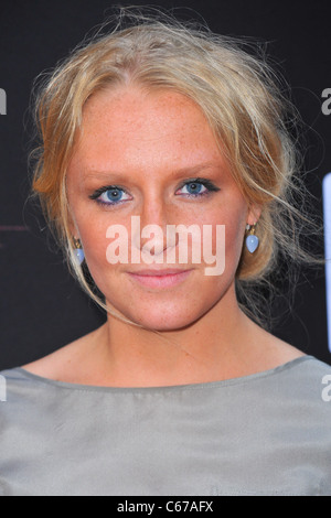 Annie Starke aux arrivées des dommages Saison 4 Premiere, le théâtre de Paris, New York, NY Le 29 juin 2011. Photo par : Gregorio T. Binuya/Everett Collection Banque D'Images