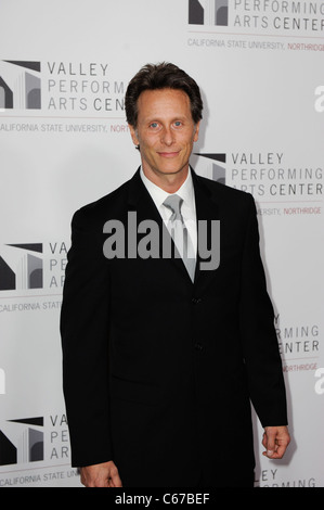 Steven Weber au Gala d'Ouverture pour des arrivées pour la vallée Performing Arts Center, Centre des arts de la vallée, Northridge, CA le 29 janvier 2011. Photo par : Sara Cozolino/Everett Collection Banque D'Images