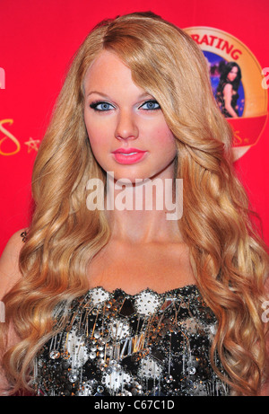 Taylor Swift Cire Figure à une apparition publique pour Taylor Swift Cire Figure Dévoilement chez Madame Tussauds, le musée Madame Tussauds New York, New York, NY, 27 octobre 2010. Photo par : Gregorio T. Binuya/Everett Collection Banque D'Images