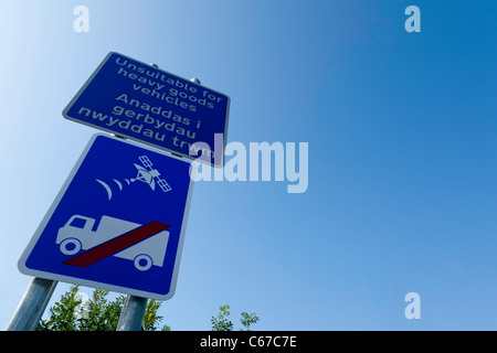 Sat-nav signer : inadéquat pour les poids lourds Banque D'Images