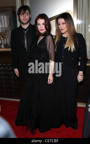 Garibaldi Navarone, Priscilla Presley, Lisa Marie Presley présents pour le Nevada Ballet Theatre noir et blanc annuel Ball, Aria Resort and Casino au centre-ville, las, NV le 29 janvier 2011. Photo par : MORA/Everett Collection Banque D'Images