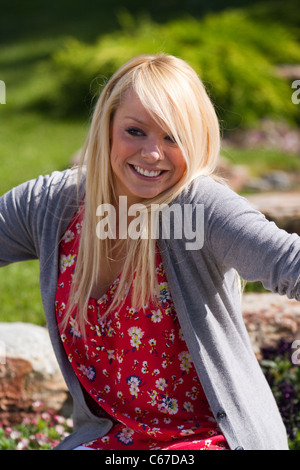 Elizabeth Margaret 'Liz' McClarnon dancer et présentatrice de télévision à la 28e Exposition florale de Southport Showground Victoria Park, Southport, Merseyside, Royaume-Uni 2011 Banque D'Images