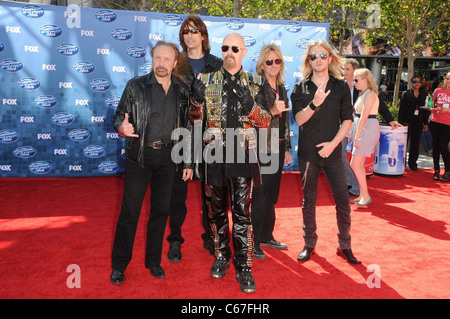 (Judas Priest, Rob Halford, troisième à partir de la gauche) au niveau des arrivées pour American Idol Grande Finale 2011, Nokia Theatre L.A. Vivre, Los Angeles, CA le 25 mai 2011. Photo par : Dee Cercone/Everett Collection Banque D'Images