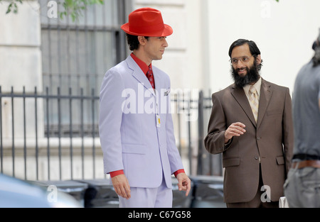 Sur l'emplacement de Sacha Baron Cohen pour le dictateur de tournage Tournage sur emplacement dans Manhattan, près de la Cinquième Avenue et 127th Street, New York, NY Le 30 juin 2011. Photo par : Kristin Callahan/Everett Collection Banque D'Images