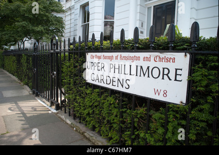 Panneau routier de la région de Phillimore Gardens dans le quartier de Kensington et Chelsea à Londres, W8 Banque D'Images