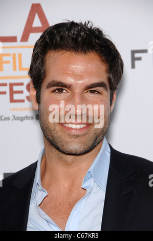 Jordi Vilasuso aux arrivées pour ne pas avoir peur de l'Obscurité Première, Regal Cinemas L.A. Vivre, Los Angeles, CA le 26 juin 2011. Photo par : Michael Germana/Everett Collection Banque D'Images