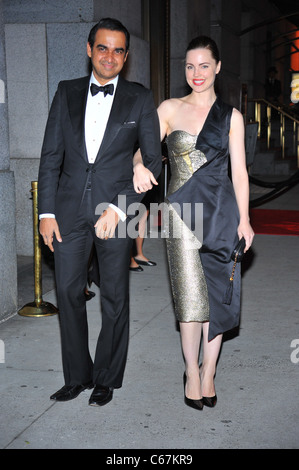 Bihbu Mohapatra, Melissa George (portant une Bihbu Mohapatra dress), au niveau des arrivées pour Fashion Group International, 27e Nuit des étoiles - Les mondialistes, Le Restaurant Cipriani Wall Street, New York, NY Le 28 octobre 2010. Photo par : Gregorio T. Binuya/Everett Collection Banque D'Images