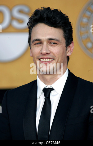 James Franco au niveau des arrivées pour 17e Congrès annuel de la Screen Actors Guild (SAG Awards - Arrivals, Shrine Auditorium, Los Angeles, CA, 30 janvier 2011. Photo par : James Atoa/Everett Collection Banque D'Images