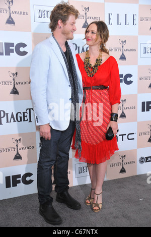 Renn Hawkey, Vera Farmiga aux arrivées pour 2011 Film Independent Spirit Awards - Arrivals Partie 1, sur la plage, Santa Monica, CA Banque D'Images
