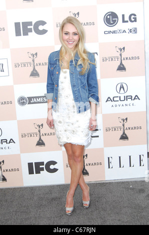 AnnaSophia Robb aux arrivées pour 2011 Film Independent Spirit Awards - Arrivals, sur la plage, Santa Monica, CA le 26 février 2011. Photo par : Elizabeth Goodenough/Everett Collection Banque D'Images