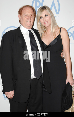 Mike Medavoy, Irena Ferris présents à la 22e PGA Producteurs Guild of America Awards, Beverly Hilton Hotel, Los Angeles, CA, 22 janvier 2011. Photo par : Elizabeth Goodenough/Everett Collection Banque D'Images