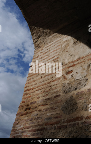 La maçonnerie de la tour . Mur d'ALCALA DE HENARES ( 13 ème ). Communauté de Madrid .ESPAGNE Banque D'Images