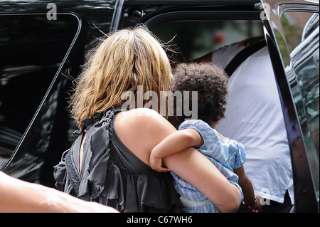 Lou Samuel, Heidi Klum, quitter Bar restaurant Pitti dehors et environ pour la célébrité CANDIDS - Mardi, , New York, NY Le 29 juin 2010. Banque D'Images