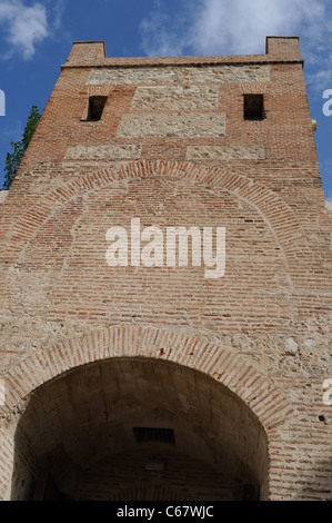 Tower . Mur d'ALCALA DE HENARES ( 13 ème ). Communauté de Madrid .ESPAGNE Banque D'Images