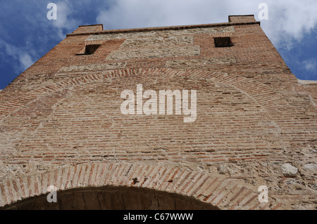 Tower . Mur d'ALCALA DE HENARES ( 13 ème ). Communauté de Madrid .ESPAGNE Banque D'Images