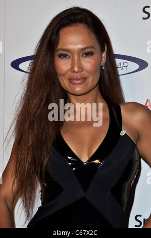 Tia Carrere au 26e anniversaire de l'arrivée spectaculaire des Sports, Hyatt Regency Century Plaza Hotel, Los Angeles, CA, 22 mai 2011. Photo par : Emiley Schweich/Everett Collection Banque D'Images