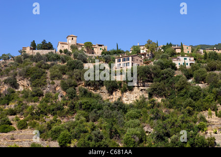 Ville pittoresque et historique village de Deia dans les montagnes de Tramuntana, à Majorque, Espagne Banque D'Images