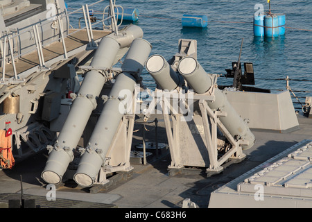 RGM-84 Harpoon lance-missiles anti-navires à bord du destroyer USS Carney. La technologie militaire. Banque D'Images