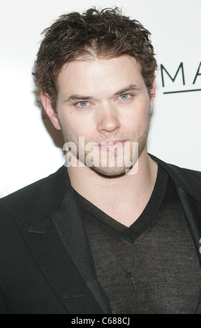 Kellan Lutz présente à grande ouverture du chapiteau discothèque, The Cosmopolitan of Las Vegas, Las Vegas, NV le 30 décembre 2010. Photo par : James Atoa/Everett Collection Banque D'Images