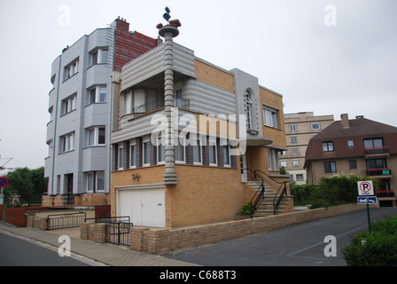 L'architecture typique en centre-ville de De Panne Belgique Europe Banque D'Images