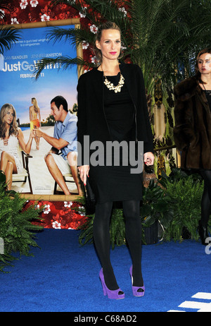 Molly Sims aux arrivées pour juste aller avec Premiere, le Ziegfeld Theatre, New York, NY Le 8 février 2011. Photo par : Desiree Navarro/Everett Collection Banque D'Images