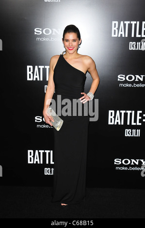 Susie Abromeit aux arrivées de Battle : LOS ANGELES Premiere, Regency Village Theatre, Los Angeles, CA 8 mars 2011. Photo par : Jody Cortes/Everett Collection Banque D'Images