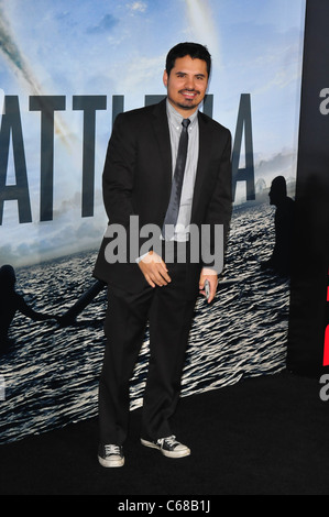 Michael Pena aux arrivées de Battle : LOS ANGELES Premiere, Regency Village Theatre, Los Angeles, CA 8 mars 2011. Photo par : Jody Cortes/Everett Collection Banque D'Images