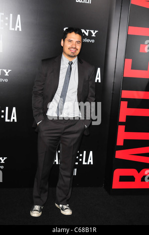 Michael Pena aux arrivées de Battle : LOS ANGELES Premiere, Regency Village Theatre, Los Angeles, CA 8 mars 2011. Photo par : Jody Cortes/Everett Collection Banque D'Images