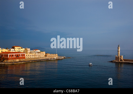 L'entrée de l'ancien port vénitien de la Canée (Crète) prendre tôt le matin, la Grèce. Banque D'Images