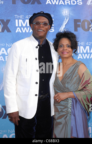 Samuel L. Jackson, LaTanya Richardson à l'arrivées de 42ème NAACP Image Awards, Shrine Auditorium, Los Angeles, CA 4 mars 2011. Photo par : Elizabeth Goodenough/Everett Collection Banque D'Images