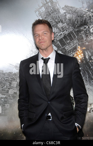 Jim Parrack aux arrivées de Battle : LOS ANGELES Premiere, Regency Village Theatre, Los Angeles, CA 8 mars 2011. Photo par : Michael Germana/Everett Collection Banque D'Images
