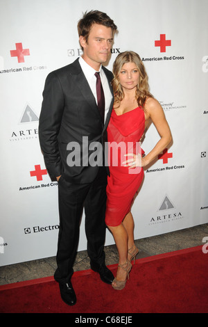 Josh Duhamel, Fergie aux arrivées pour American Red Cross cravate rouge, Fairmont Miramar Hotel & Bungalows, Santa Monica, CA, le 9 avril 2011. Photo par : Dee Cercone/Everett Collection Banque D'Images