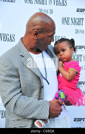 Mike Tyson, Tyson Milan aux arrivées d'ESPN Films" une nuit à Vegas Premiere, Dwyer Cultural Center, New York, NY Le 31 août Banque D'Images