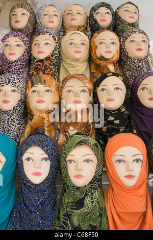 Headscarfs Hijab traditionnels mannequins Banque D'Images
