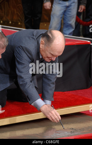 Robert Duvall dans une apparition publique pour Robert Duvall part- et l'Empreinte Cérémonie à Grauman's, le Grauman's Chinese Theatre, Los Angeles, CA 5 janvier 2011. Photo par : Michael Germana/Everett Collection Banque D'Images