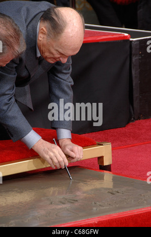 Robert Duvall dans une apparition publique pour Robert Duvall part- et l'Empreinte Cérémonie à Grauman's, le Grauman's Chinese Theatre, Los Angeles, CA 5 janvier 2011. Photo par : Michael Germana/Everett Collection Banque D'Images