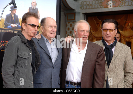 Billy Bob Thornton, Robert Duvall, James Caan, Andy Garcia lors d'une apparition publique pour Robert Duvall part- et l'Empreinte Cérémonie à Grauman's, le Grauman's Chinese Theatre, Los Angeles, CA 5 janvier 2011. Photo par : Michael Germana/Everett Collection Banque D'Images