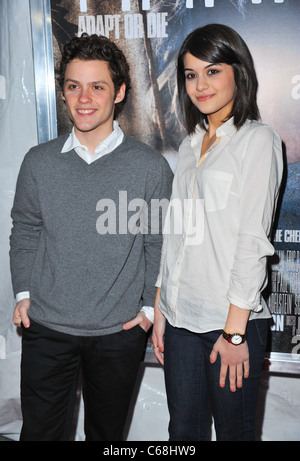 James Newman, Sofia Noir-D'Elia aux arrivées d'HANNA Premiere, stade 14 Regal Union Square Theatre, New York, NY Avril 6, 2011. Photo par : Gregorio T. Binuya/Everett Collection Banque D'Images