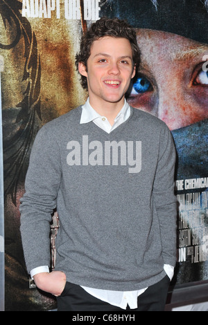 James Newman aux arrivées d'HANNA Premiere, stade 14 Regal Union Square Theatre, New York, NY Avril 6, 2011. Photo par : Gregorio T. Binuya/Everett Collection Banque D'Images