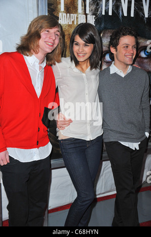 Danny Flaherty, Sofia Noir-D'Elia, James Newman aux arrivées d'HANNA Premiere, stade 14 Regal Union Square Theatre, New York, NY Avril 6, 2011. Photo par : Gregorio T. Binuya/Everett Collection Banque D'Images