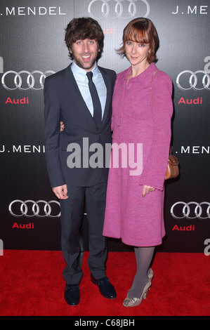 Simon Helberg, Jocelyn Towne aux arrivées de Audi Golden Globes Party de lancement du programme de la semaine, l'Cecconi, Los Angeles, CA 9 janvier 2011. Photo par : Jody Cortes/Everett Collection Banque D'Images