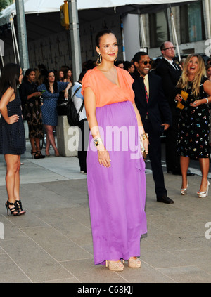 Jessica Alba aux arrivées pour la CFDA Fashion Awards 2011, Alice Tully Hall au Lincoln Center, New York, NY Le 6 juin 2011. Photo Banque D'Images