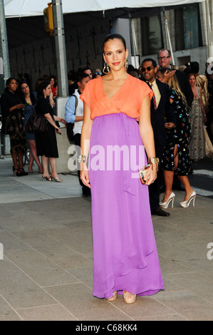 Jessica Alba aux arrivées pour la CFDA Fashion Awards 2011, Alice Tully Hall au Lincoln Center, New York, NY Le 6 juin 2011. Photo Banque D'Images