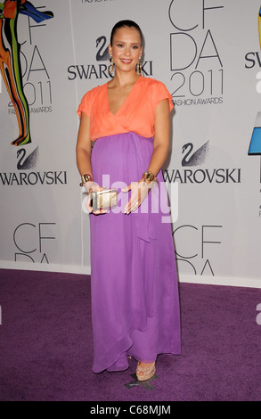 Jessica Alba aux arrivées pour la CFDA Fashion Awards 2011, Alice Tully Hall au Lincoln Center, New York, NY Le 6 juin 2011. Photo Banque D'Images