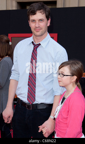 Tom Everett Scott au niveau des arrivées pour MARS A BESOIN DES MAMANS Premiere, El Capitan Theatre, Los Angeles, CA 6 mars 2011. Photo par : Emiley Banque D'Images